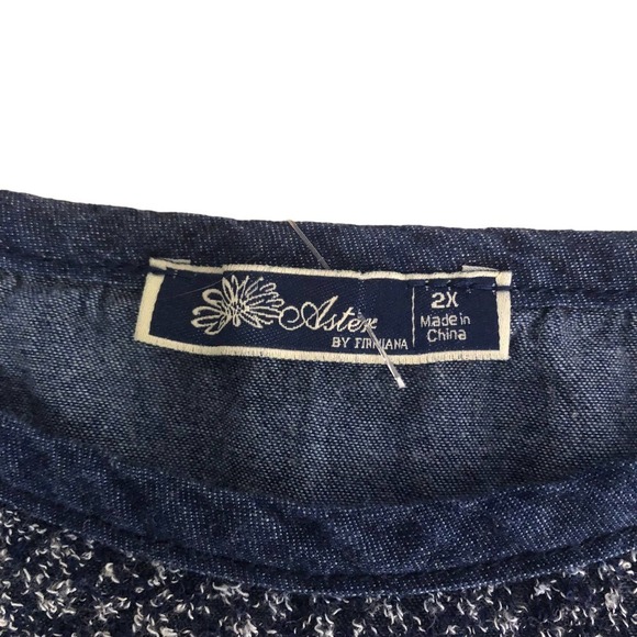 Curvey Textured Navy Shark Hem Flowy Tunic, 2X - Picture 6 of 8